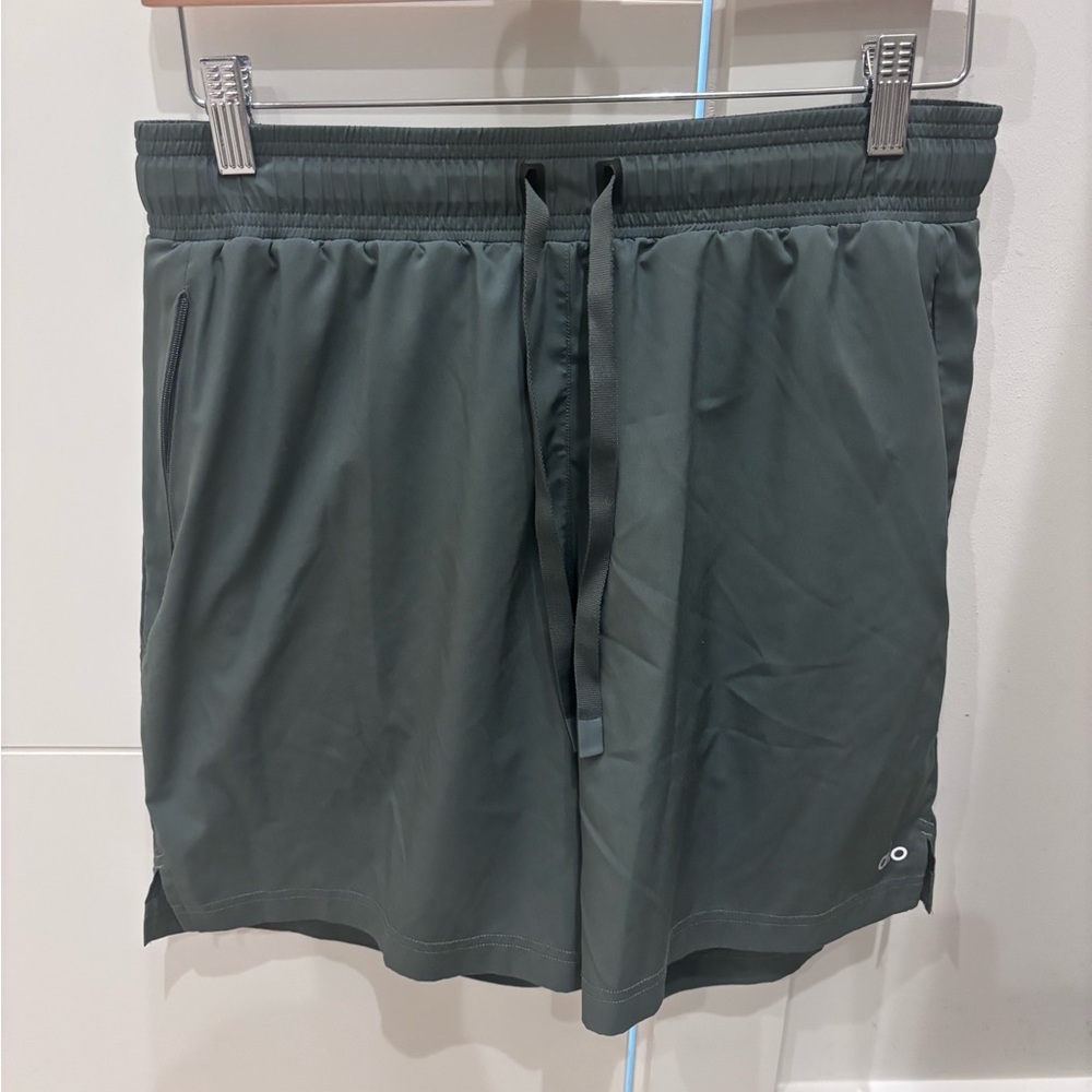 Men’s Alo Shorts Medium With Liner